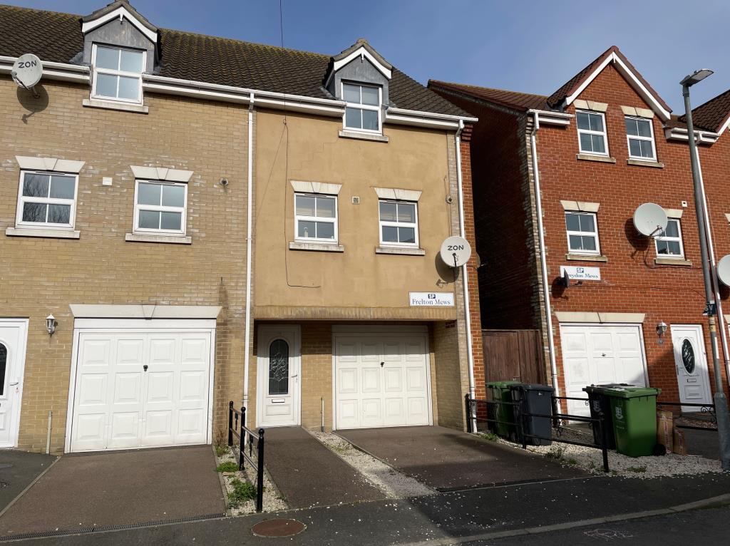 Lot: 52 - THREE-STOREY TOWNHOUSE FOR INVESTMENT - Three storey end terrace house at 12 frelton Mews Great Yarmouth